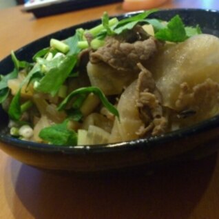 飛騨牛の旨味でいただく、大根としめじのすき焼き風